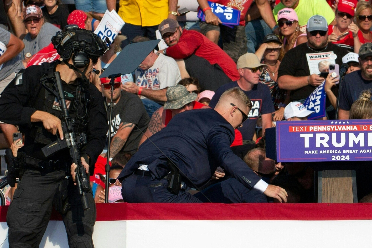 Donald Trump colpito durante un comizio in Pennsylvania
