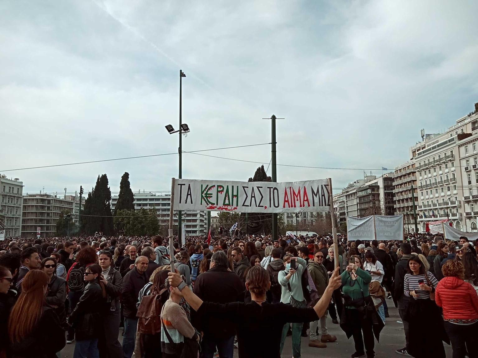 Manifestazioni in Grecia per chiedere giustizia per le vittime dell'incidente di Tebi