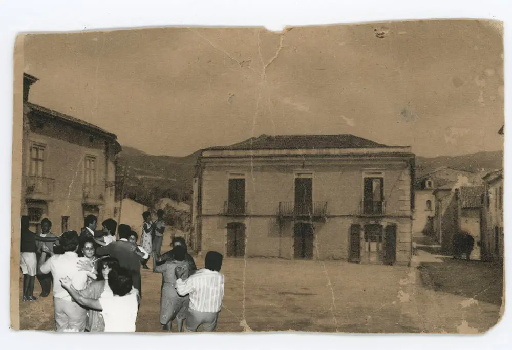 Archivio Atena raccoglie foto di famiglia, così un intero paese promuove il patrimonio culturale