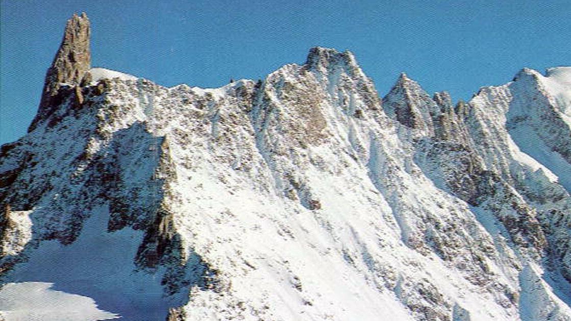 Monte Bianco, alpinisti bloccati sul Dente del Gigante. Soccorsi difficili per il maltempo