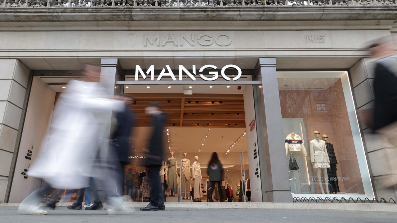 Il punto vendita Mango sul Passeig de Gracia a Barcelona (Ansa)