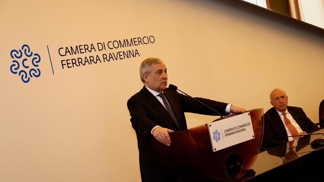 Tajani: "Indiscrezioni su uscita USA dalla Nato, ma Europa deve rafforzare difesa comune"