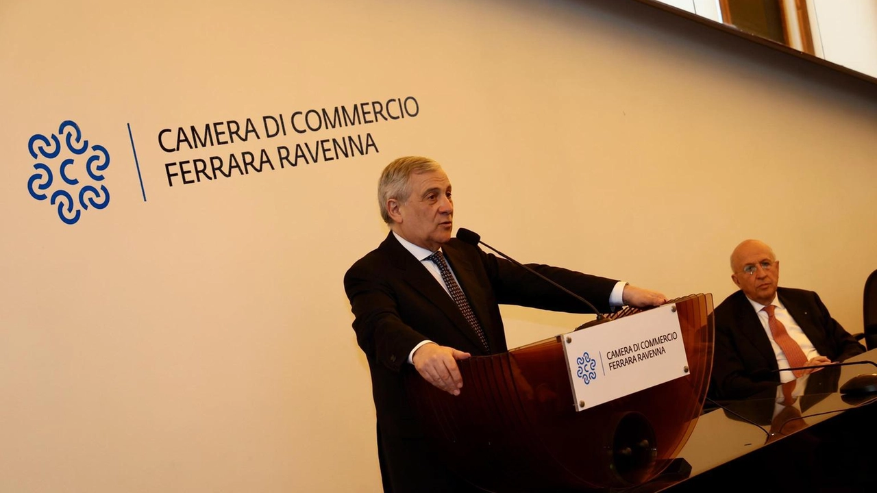 Il ministro Tajani commenta le voci su un'uscita USA dalla Nato, sottolineando l'importanza di una difesa comune europea.