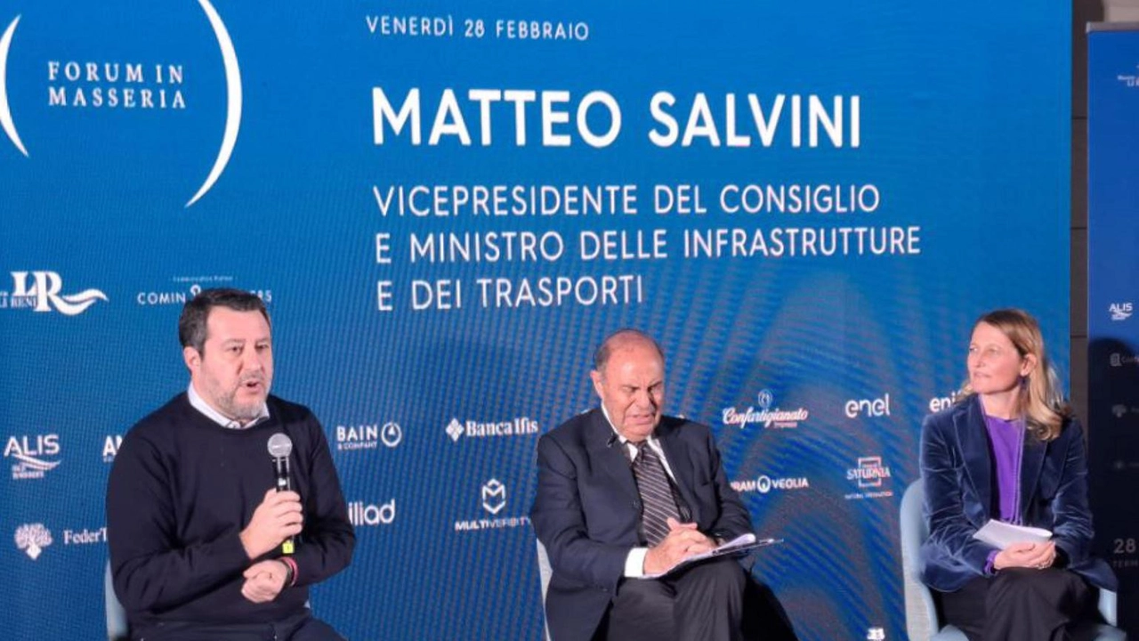 Il ministro Salvini al Forum in Masseria: Trump è il futuro per l'Europa e l'Italia, critica Macron e elogia il governo italiano.