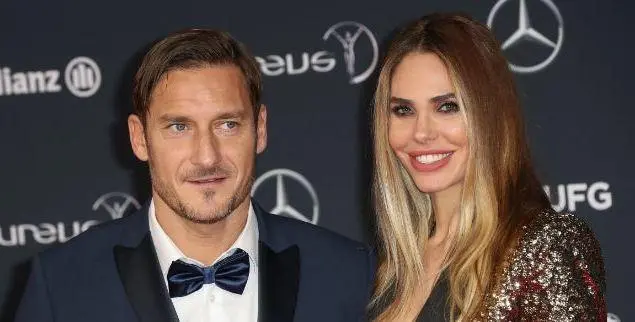 Ilary Blasi denuncia Francesco Totti: “Ha lasciato sola a casa nostra figlia di 8 anni”