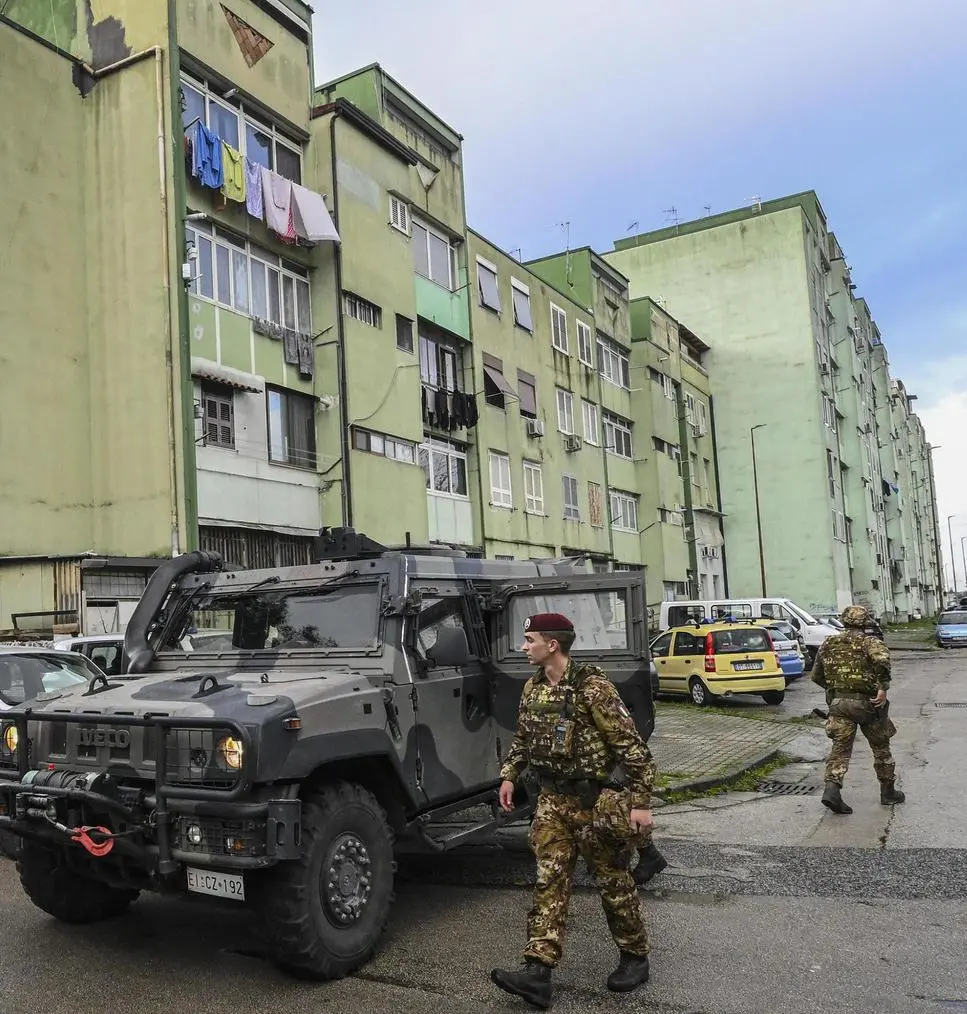 Blitz a Caivano. Sgomberate 36 case occupate dagli abusivi