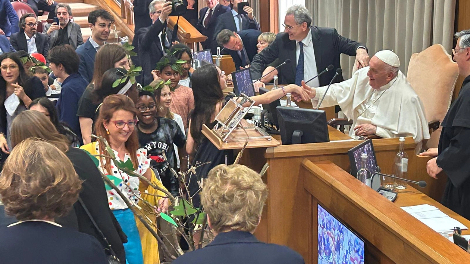 Il Pontefice al tavolo dei Bambini in Vaticano
