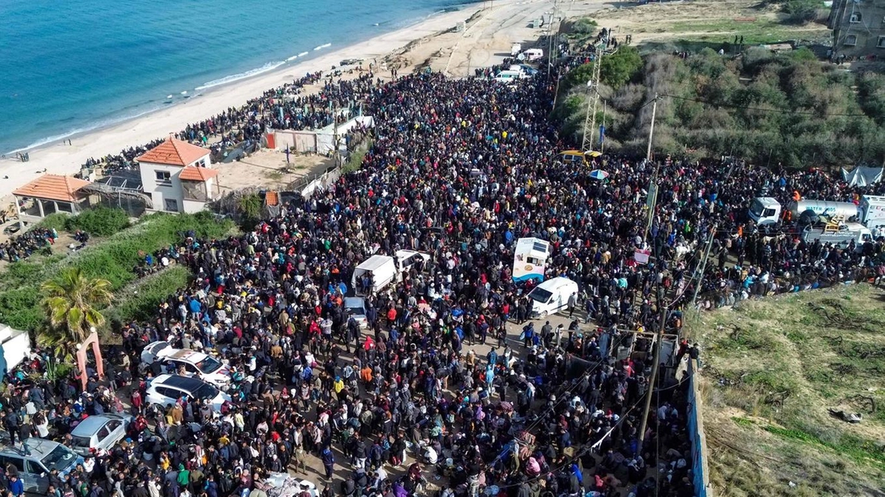 Accordo con Hamas: da oggi gli sfollati potranno tornare nel nord della Striscia. Arbel Yehud e altri due ostaggi saranno liberati giovedì, tre a casa sabato.