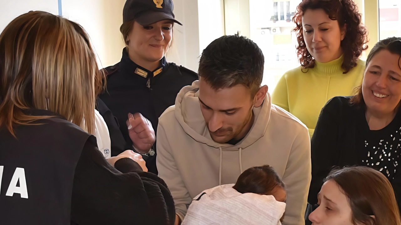 La mamma: "Siamo morti e rinati". Il folle piano della finta infermiera. .