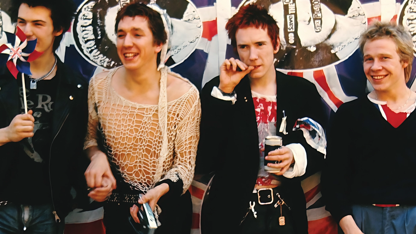 Il 10 giugno 1977, i Sex Pistols suonano "God Save the Queen" sul Tamigi durante il Giubileo d'argento della Regina Elisabetta II, scatenando polemiche e arresti. Il singolo diventa un simbolo del movimento punk rock.