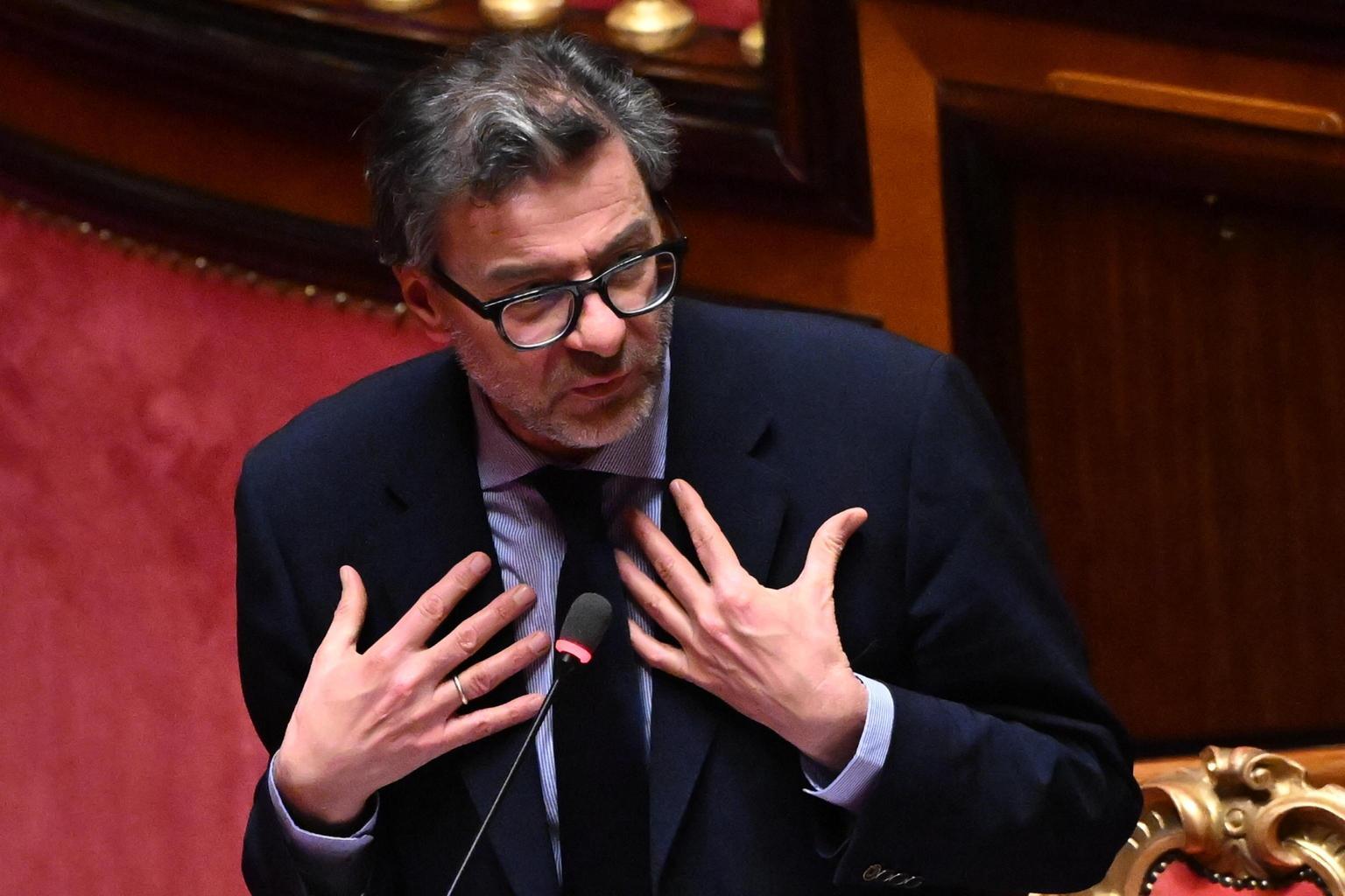 Giorgetti, recessione in vista, politica monetaria accomodante