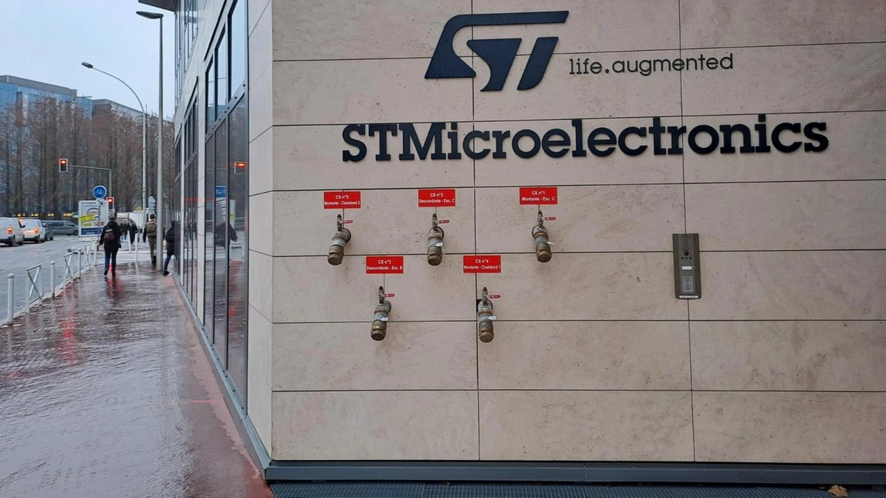 StMicroelectronics richiede cassa integrazione per sito di Catania, escluso progetto WSiC, coinvolgendo 2.500 dipendenti.