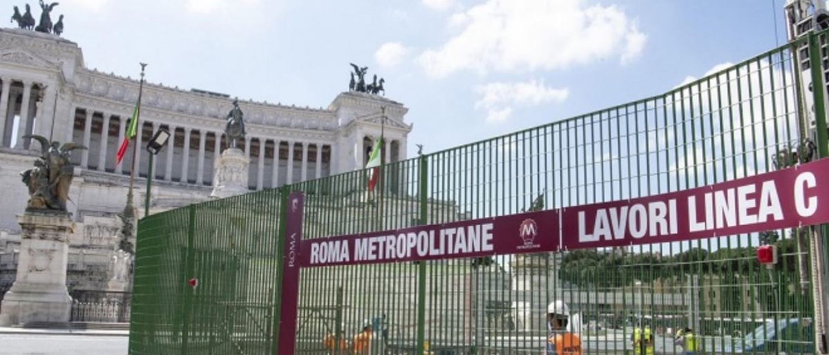 Quattordicenne accoltellato sulla metro C di Roma: 46enne arrestato per tentato omicidio