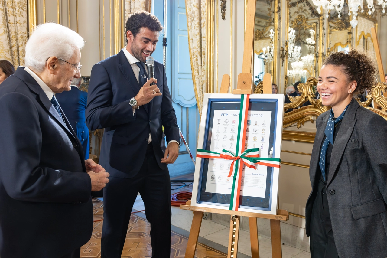 Jasmine Paolini e Matteo Berrettini ricevuti da Mattarella al Quirinale assieme alle Nazionali di tennis