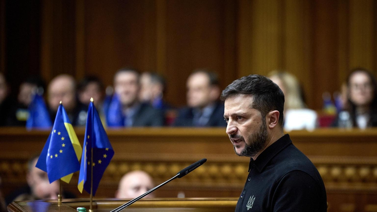 Zelensky, 'fare presto sui 50 miliardi, servono per i droni'