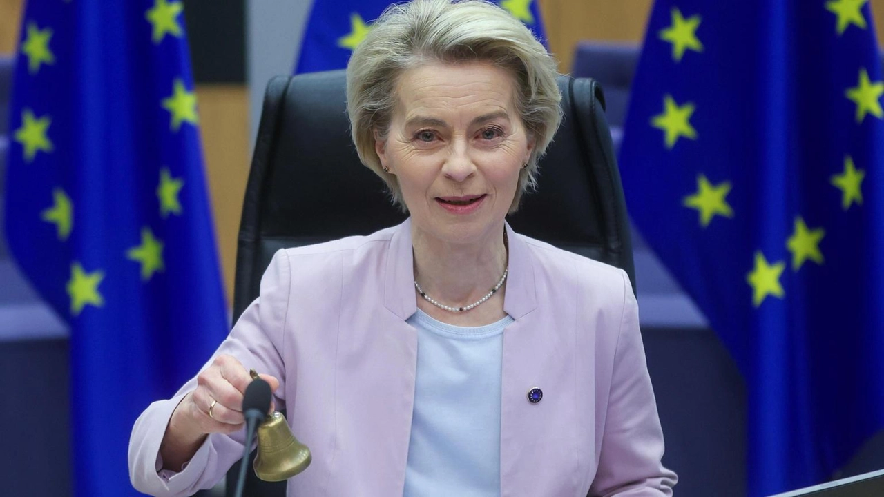 Ursula von der Leyen annuncia il Claen Industrial Deal, puntando su rinnovabili e fonti non fossili per ridurre i costi energetici.