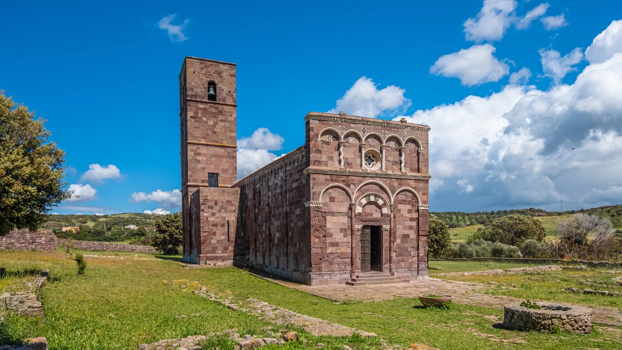 Anglona, la Sardegna più selvaggia tra la Foresta pietrificata, le Tombe dei giganti e le Domus de Janas