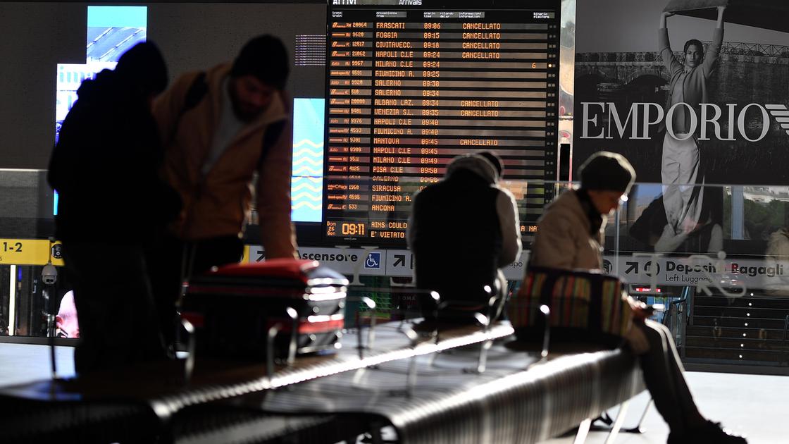 Sciopero treni, si cambia: fasce di tutela anche la domenica. Ecco gli orari garantiti nei festivi