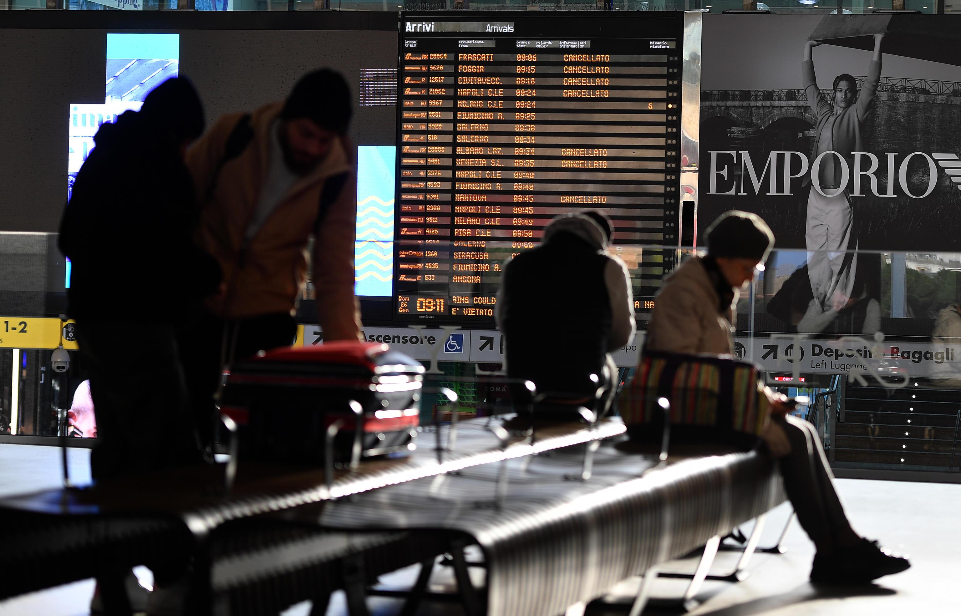 Sciopero treni, si cambia: fasce di tutela anche la domenica. Ecco gli orari garantiti nei festivi