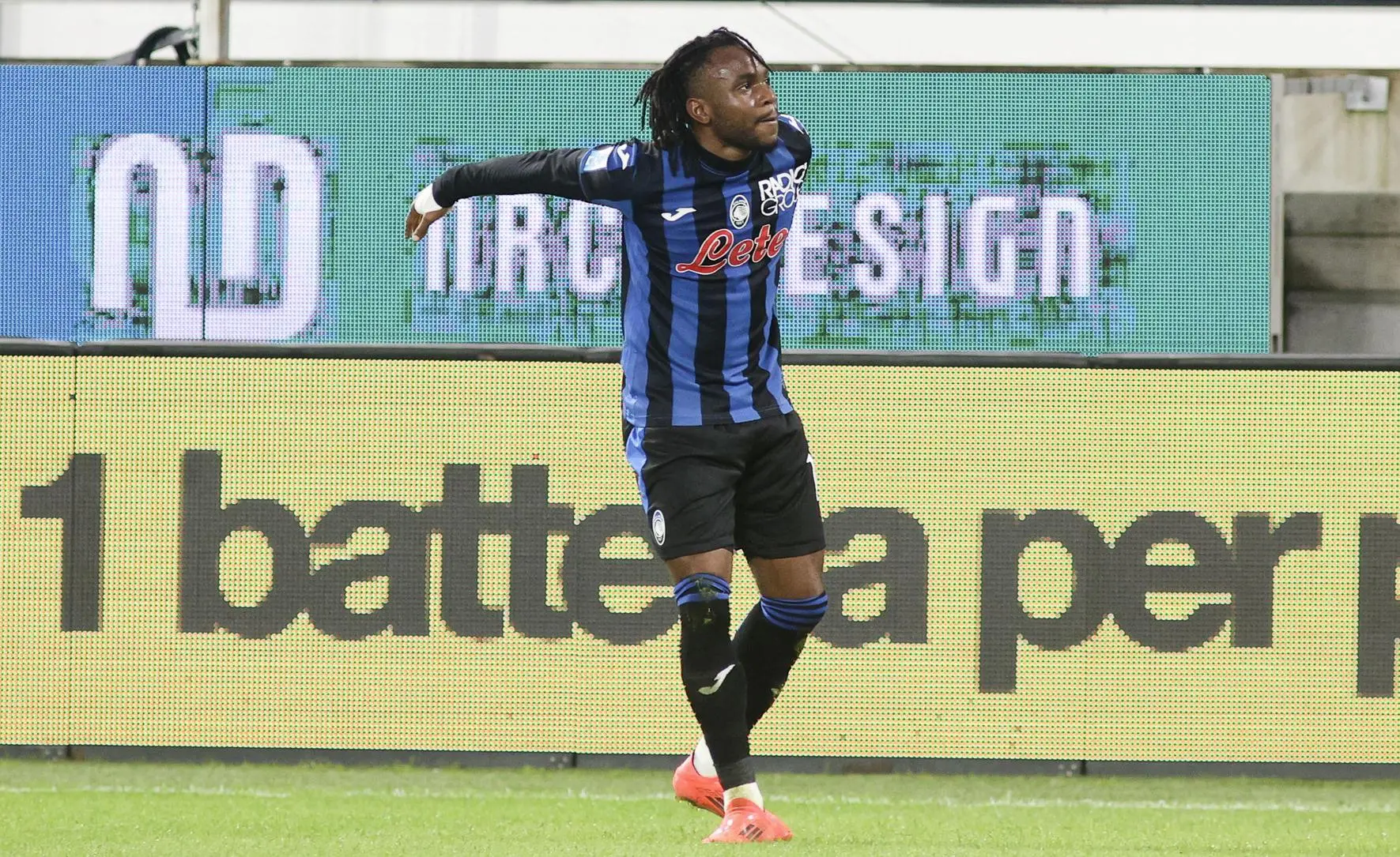 L’Atalanta è tornata a dominare. Dea, Lookman segna e fa sognare. Ma in estate può scatenarsi l’asta