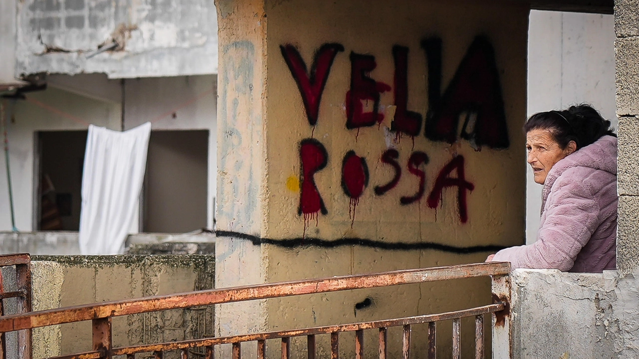 Sgombero vela rossa di Scampia. 