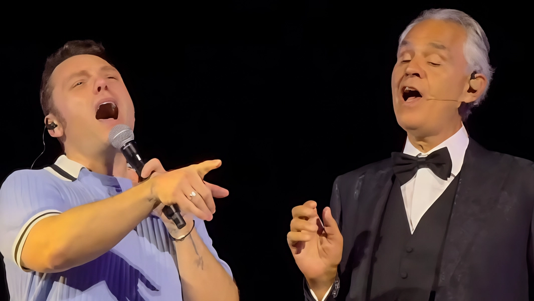 Andrea Bocelli e Tiziano Ferro durante le prove del Teatro del Silenzio a Lajatico