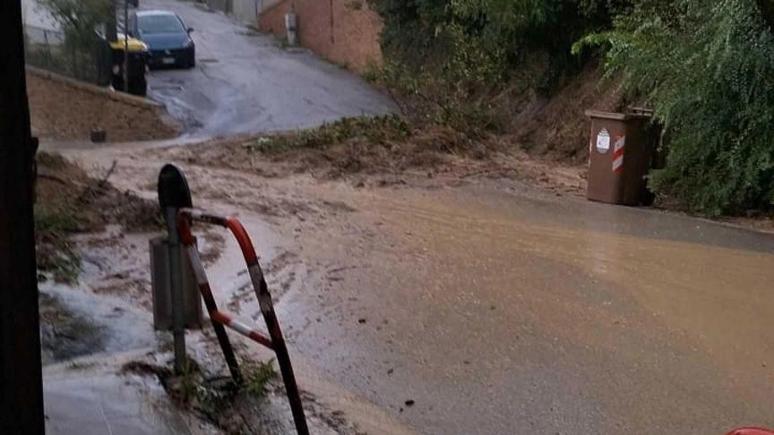 Frazioni Paterno-Montesicuro prive di collegamenti per frane