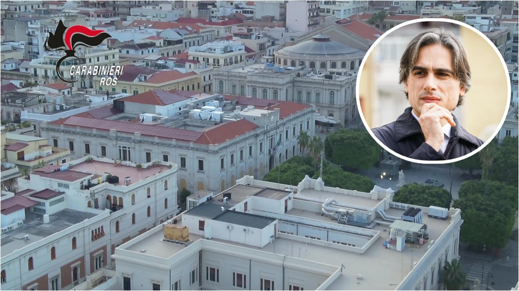 Una veduta aerea della città di Reggio Calabria e il sindaco Giuseppe Falcomatà (Ansa)