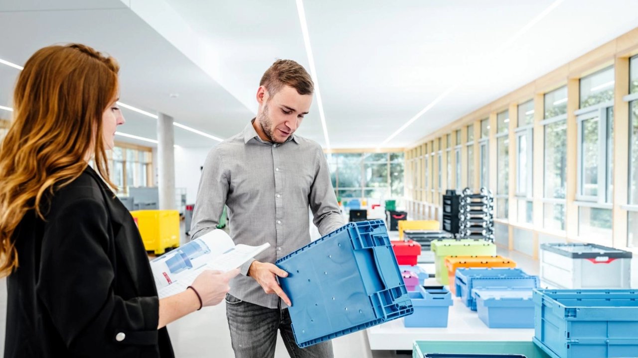 L'Emilia-Romagna, con la sua Packaging Valley, è all'avanguardia nel packaging sostenibile, riducendo l'impatto ambientale.