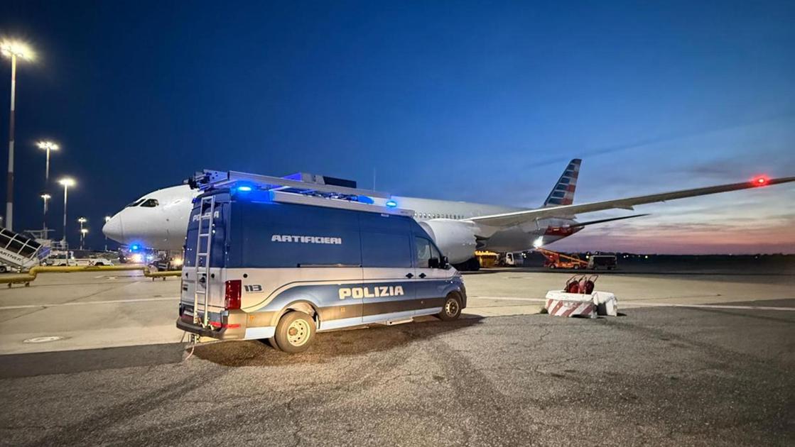 Incubo terrorismo, allarme bomba sull’aereo. Fatto atterrare a Fiumicino