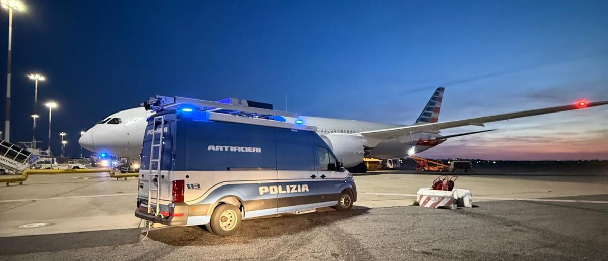 Incubo terrorismo, allarme bomba sull’aereo. Fatto atterrare a Fiumicino