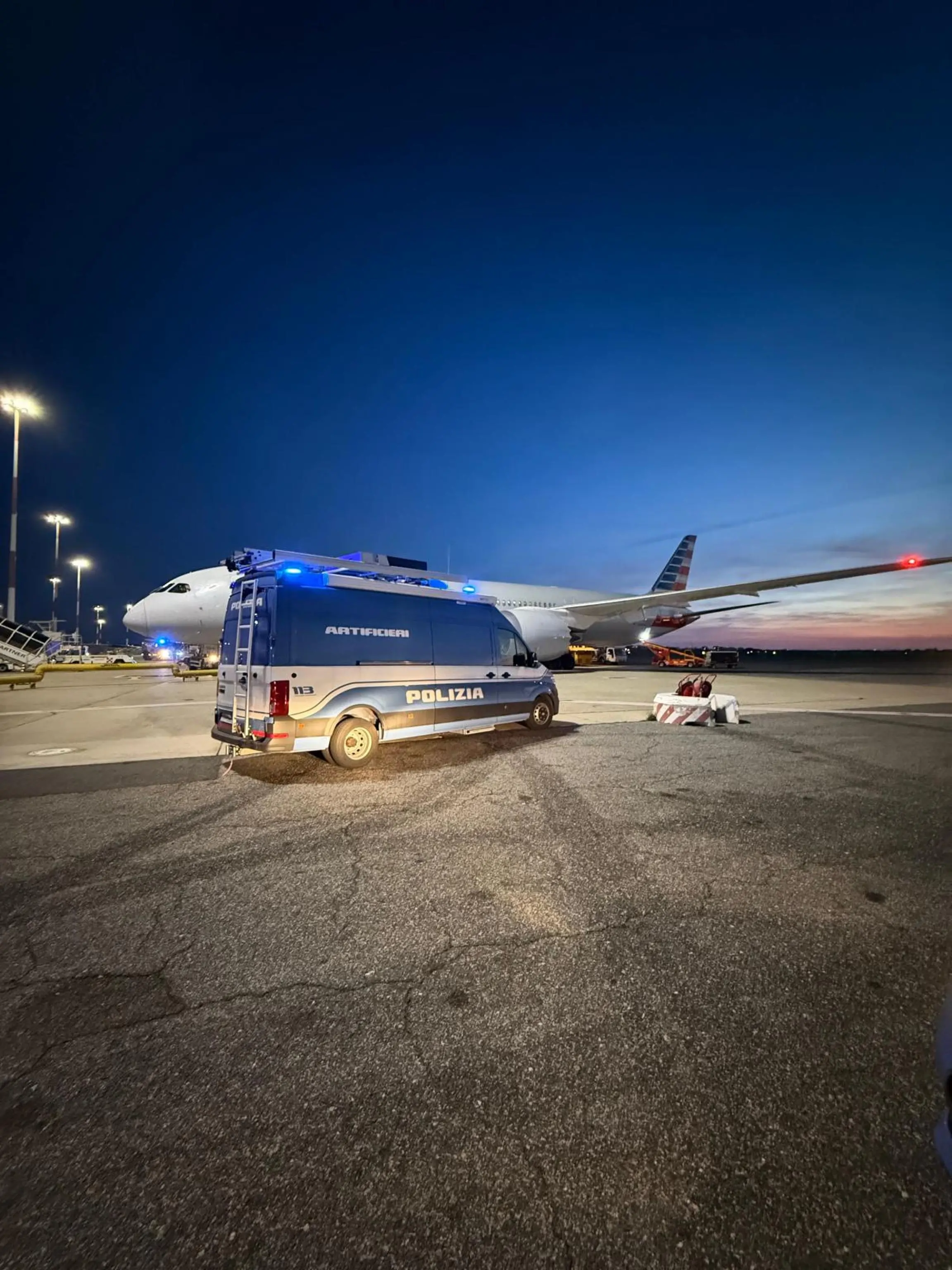 Incubo terrorismo, allarme bomba sull’aereo. Fatto atterrare a Fiumicino