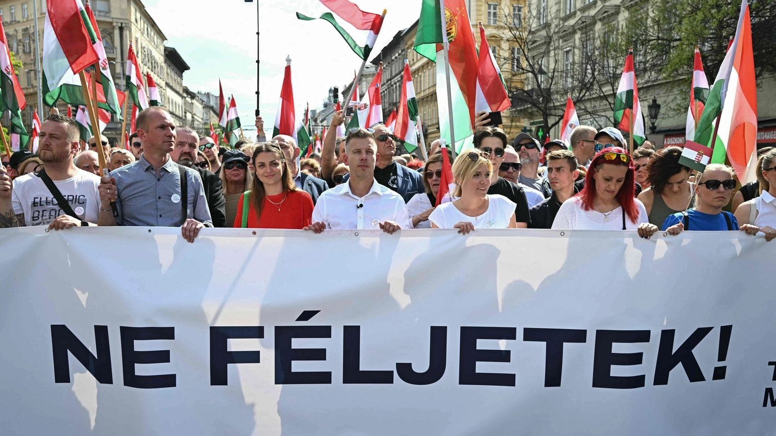 Decine di migliaia in piazza a Budapest contro Orban