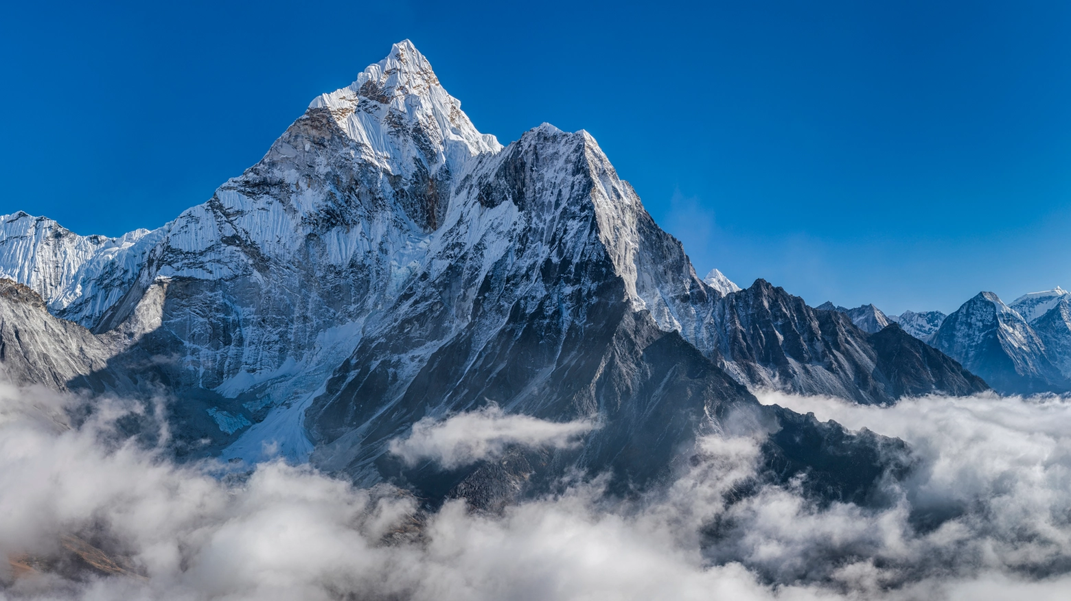 Una foto della catena montuosa dell'Himalaya