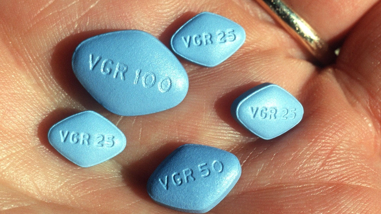 Il Viagra ODF, prodotto dall'azienda Viatris, si presenta come una pellicola sottile che si scioglie rapidamente in bocca, senza necessità di acqua.