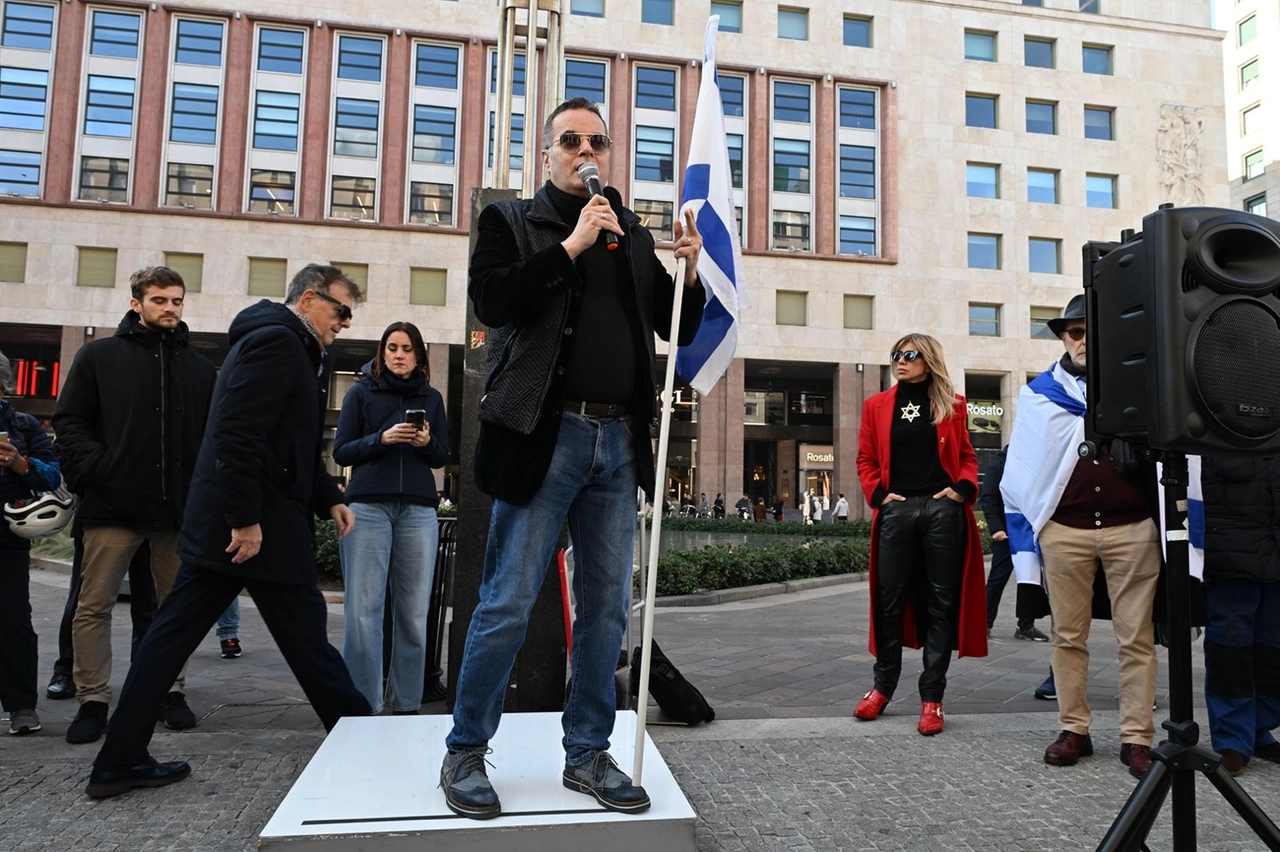 Klaus Davi sul palco