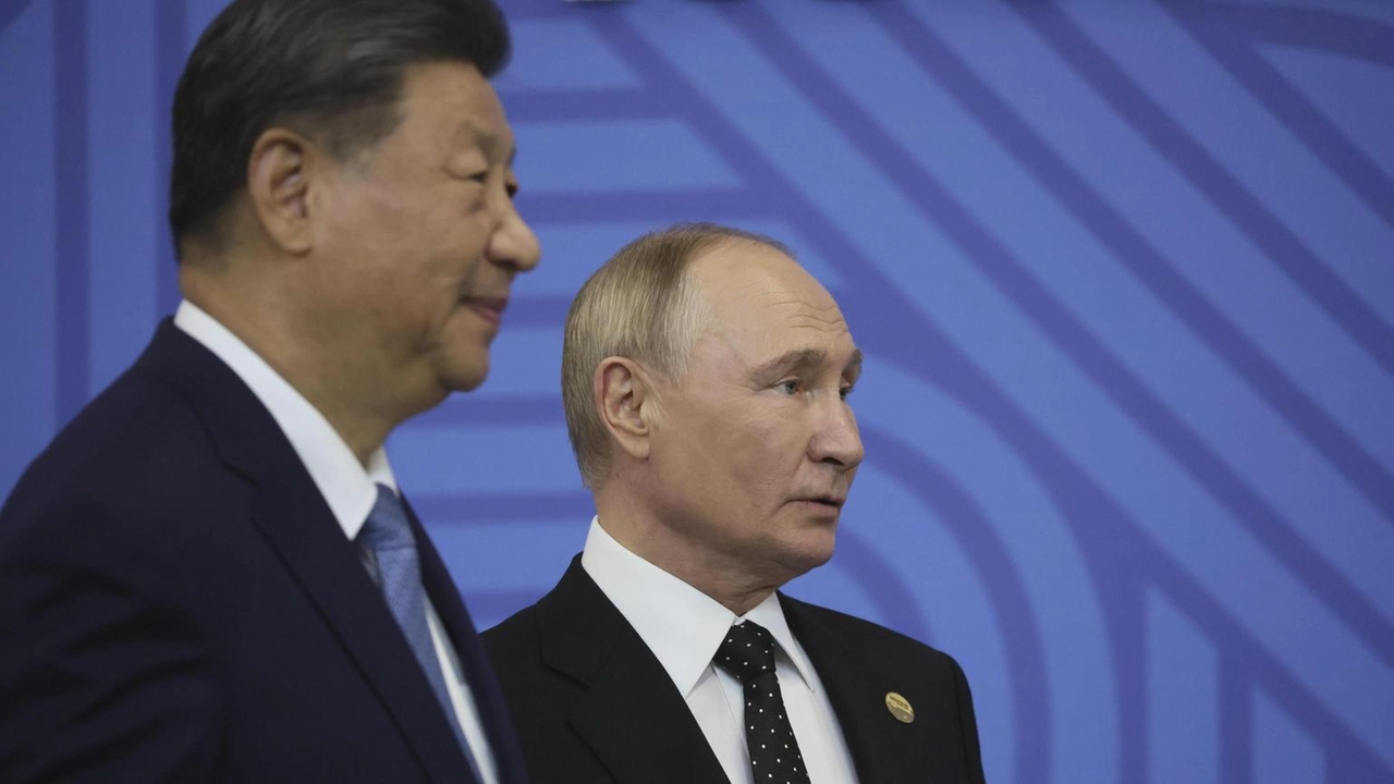 Xi Jinping ribadisce l'impegno della Cina per la pace mondiale e celebra i 75 anni di relazioni diplomatiche con la Russia.