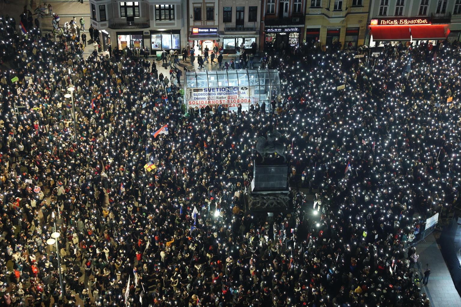 Manifestazione antigovernativa a Nis: migliaia di studenti contro la corruzione in Serbia