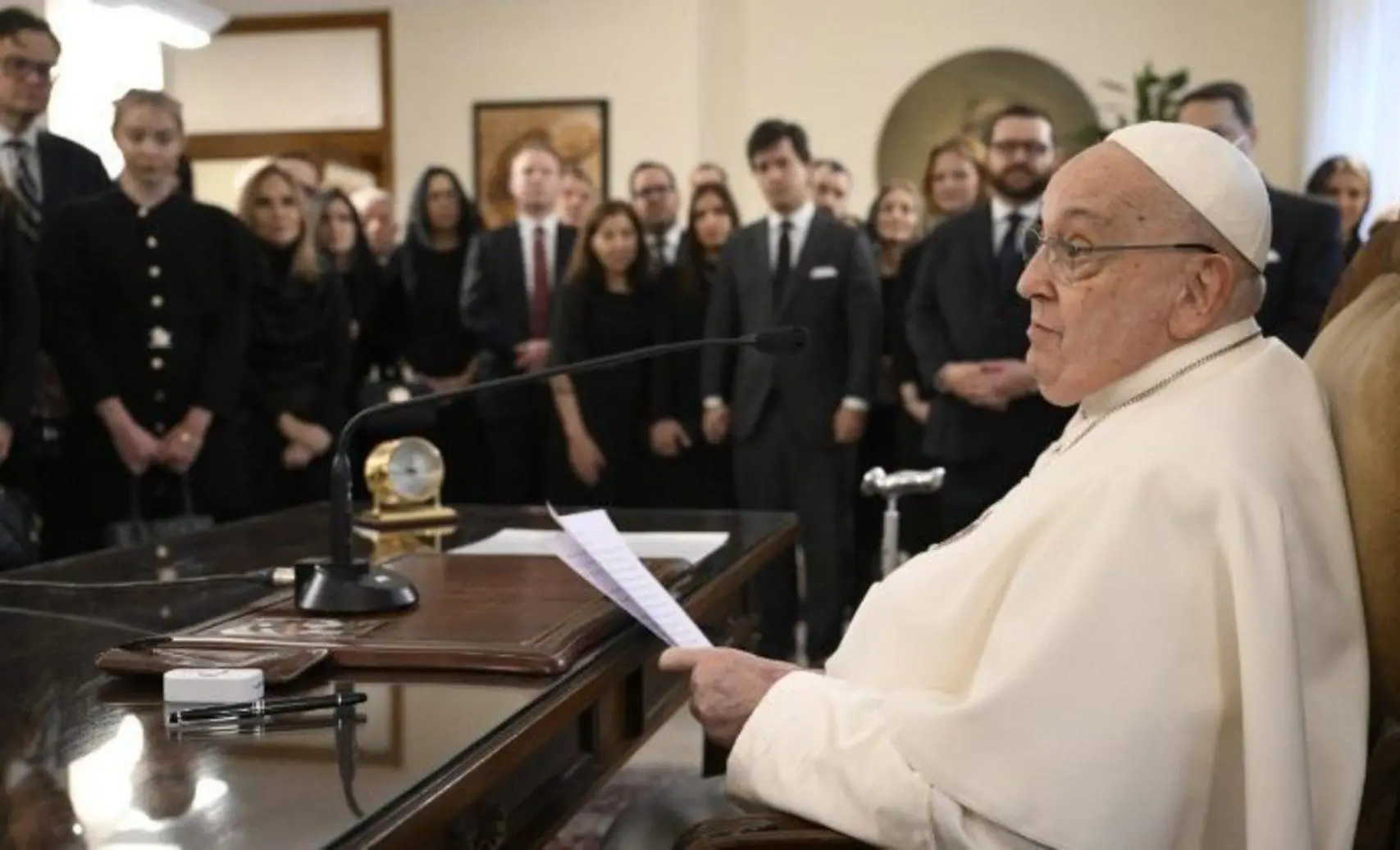 Il Papa in ospedale: "Quadro clinico complesso. Il ricovero non sarà breve"