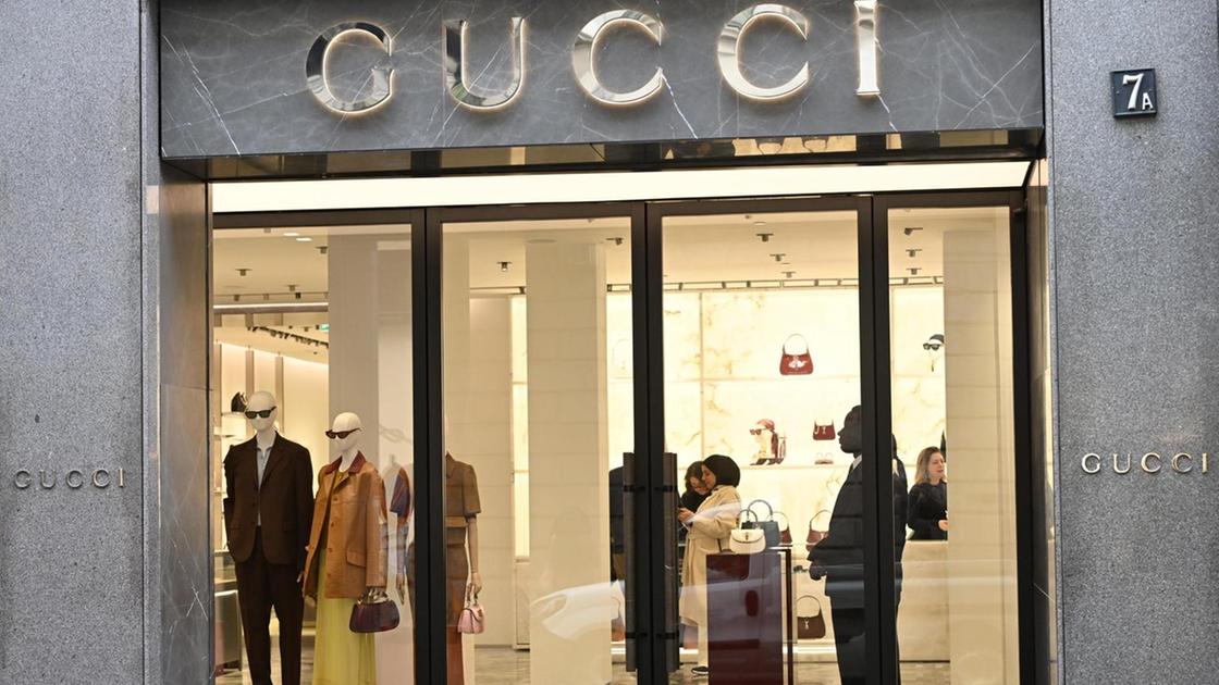 Kering chiude il 2024 con utile netto in calo del 62%, pesano i risultati di Gucci