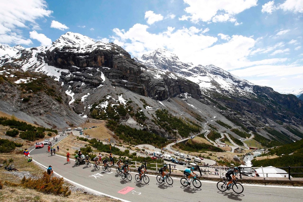 Il Giro d'Italia attraverso le bellezze naturali del Paese