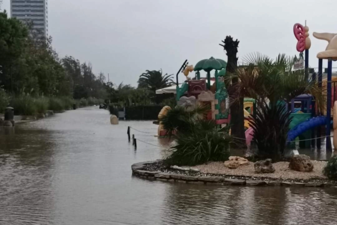 I giardini a mare, a Cesenatico, completamente sott'acqua