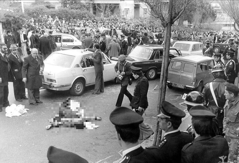 Cosa resta di via Fani, quelle auto crivellate dalle Br: sì al museo della memoria