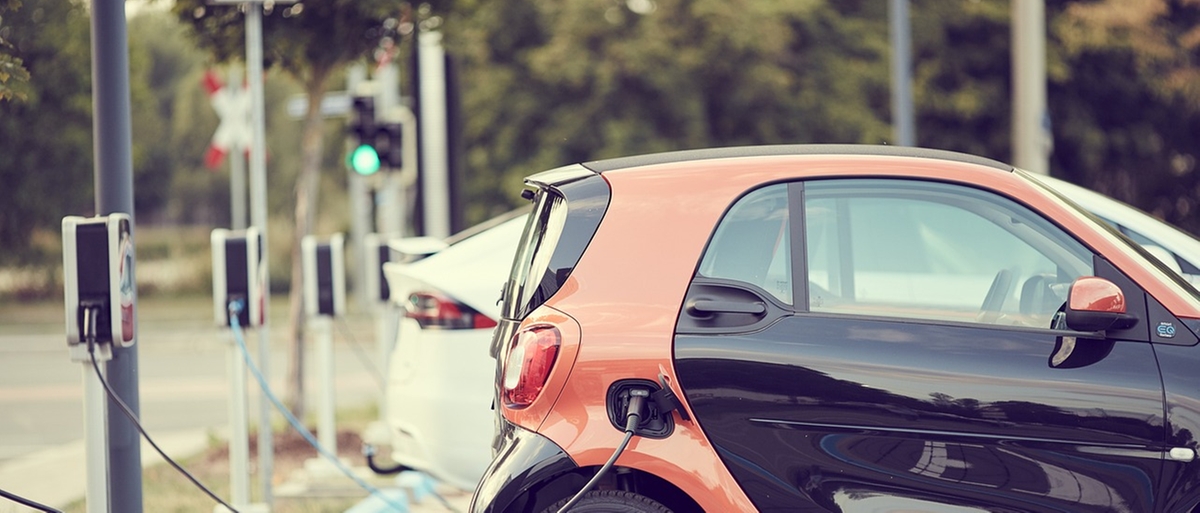 Smart mobility, dalle auto elettriche al trasporto pubblico come si evolve la mobilità in città