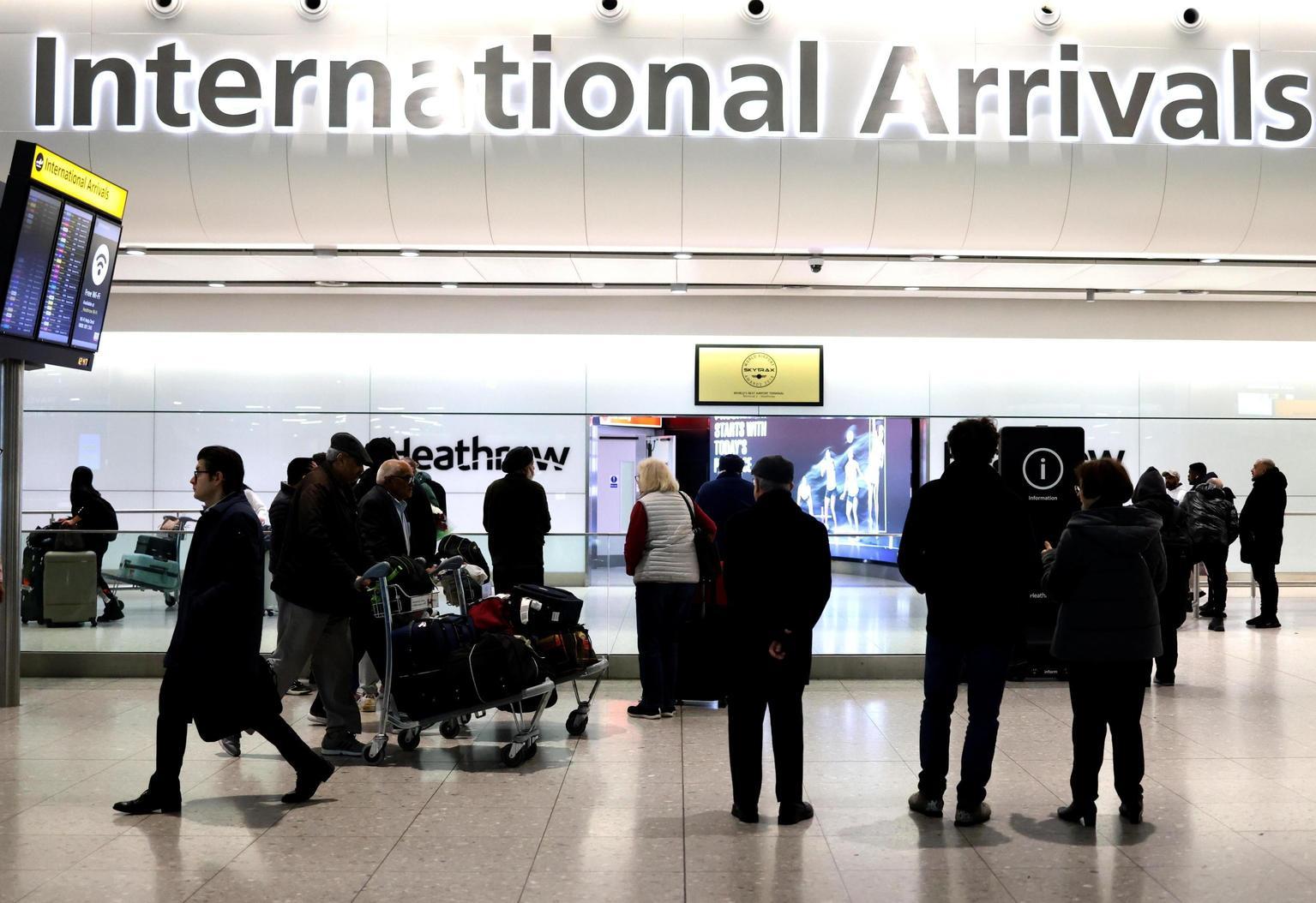 L'aeroporto di Heathrow chiuso per l'incendio di una centralina