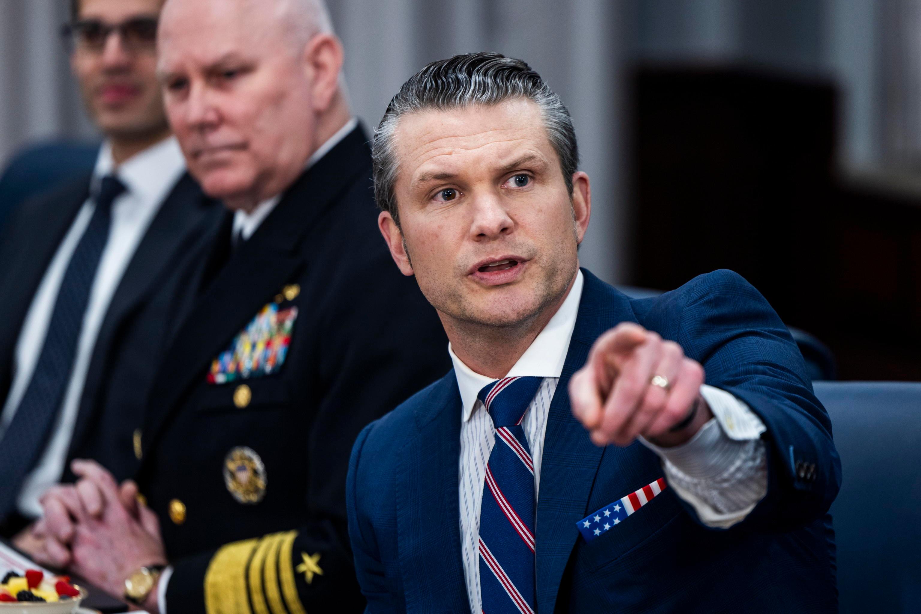 Pentagono, Hegseth minaccia il Messico di azioni militari oltre confine se non reprime narcos e corruzione