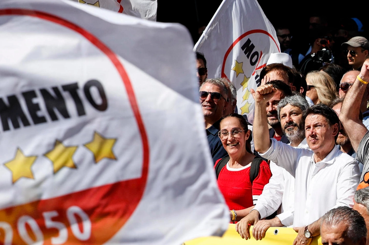 Giuseppe Conte, leader del Movimento 5 Stelle, durante una manifestazione del partito