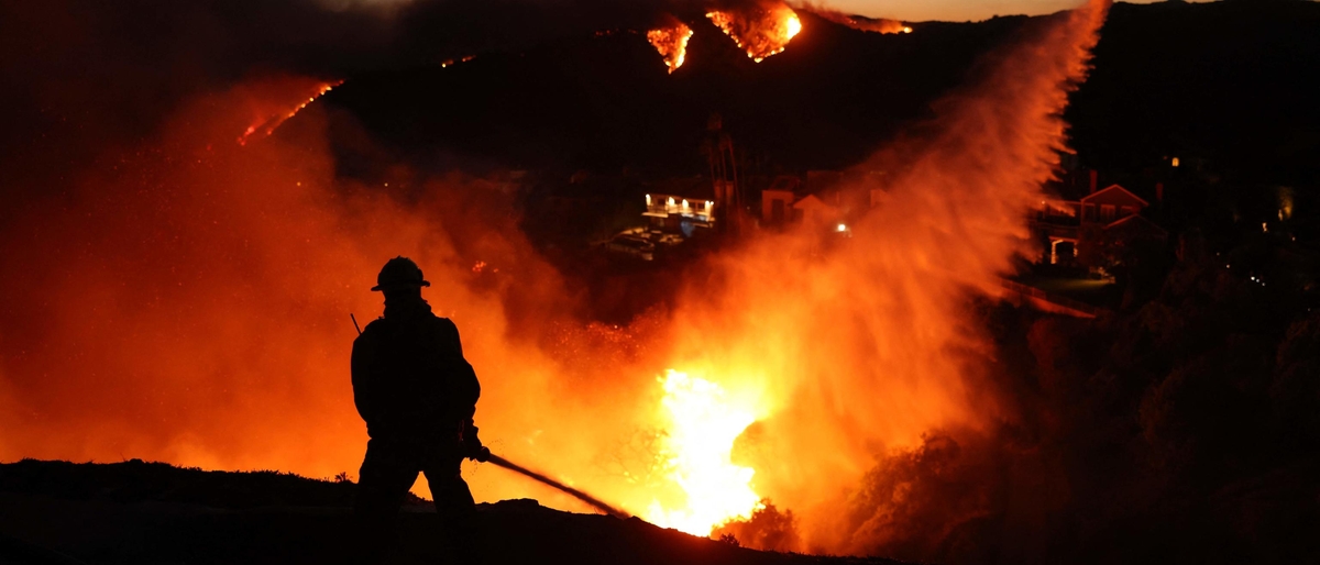 Causa incendi Los Angeles. Siccità e venti fino a 160 km/h. Cosa sta succedendo in California