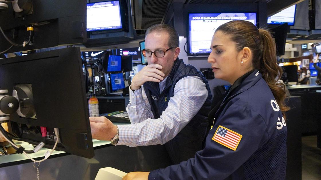 Wall Street apre debole, Dj  0,11%, Nasdaq +0,08%