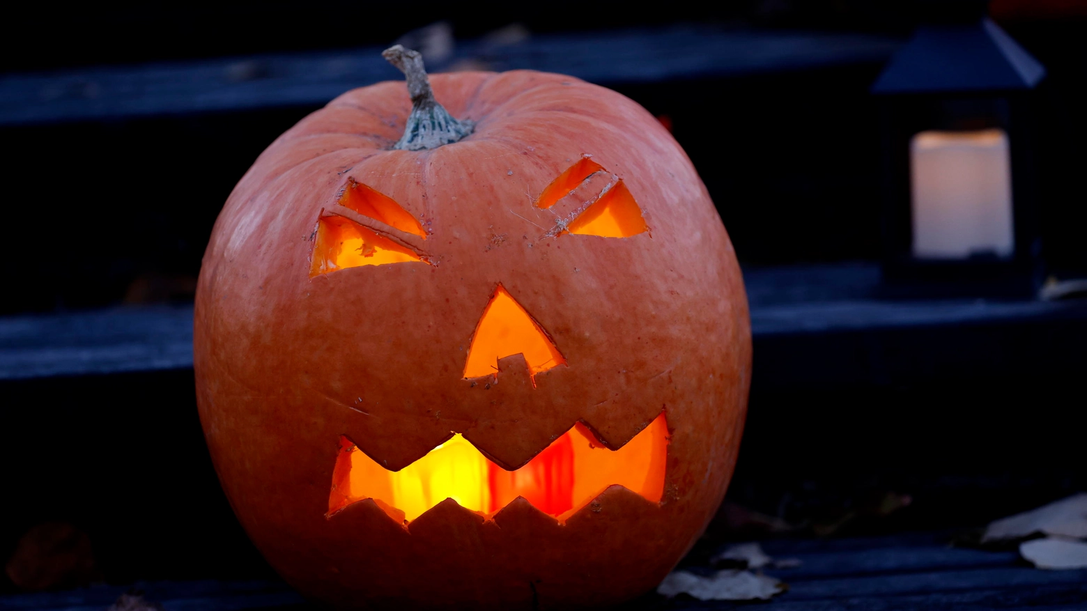 In concomitanza con la festa di tutti i santi il mondo anglofono (ma non solo) celebra una ricorrenza dalle tinte horror legata ad antichissimi riti pagani: Halloween.